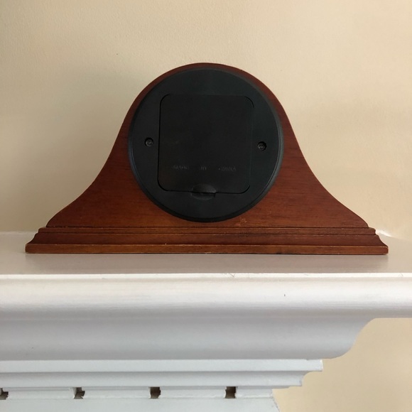 Cherry Wooden 4.5x8” Mantel Clock Quartz Movement WORKS GREAT needs 1 AA battery - Picture 6 of 7